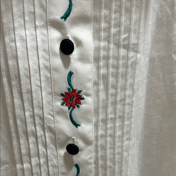 Holiday themed women vintage embroidered shirt combo. Holiday -Vintage - Picture 14 of 16